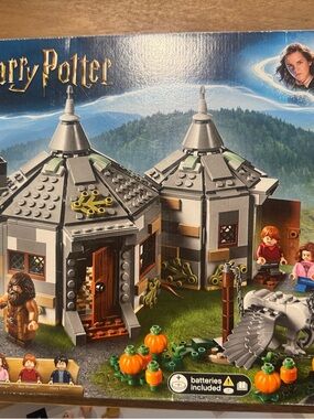 Lego Harry Potter Gray and Green Wizarding Hut Set